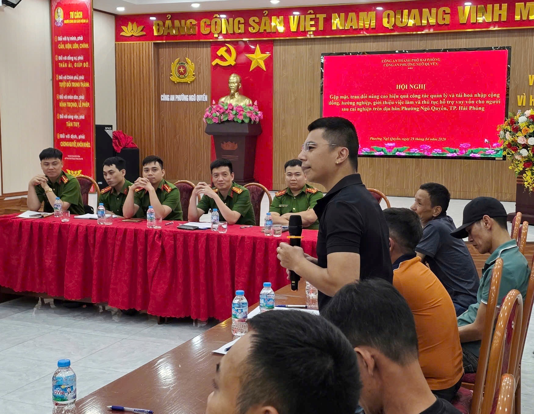 Công an phường Ngô Quyền đối thoại, giúp 37 người sau cai nghiện tái hòa nhập cộng đồng